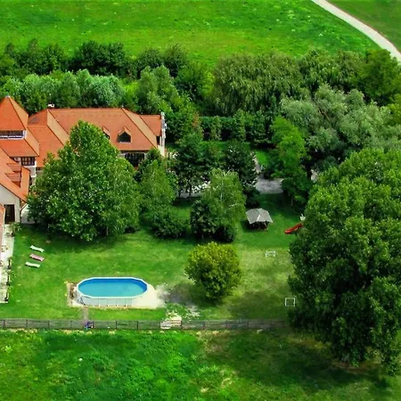 Couette-café Csaladi Panzio Balatonkeresztúr