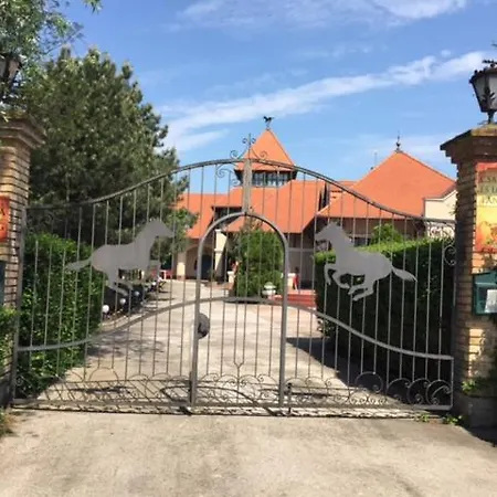 Csaladi Panzio Bed & Breakfast Balatonkeresztur