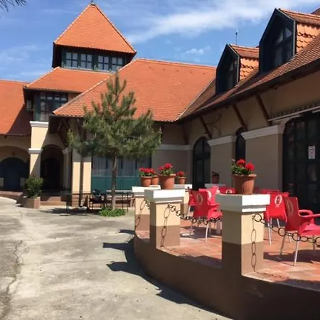 Csaladi Panzio Bed & Breakfast