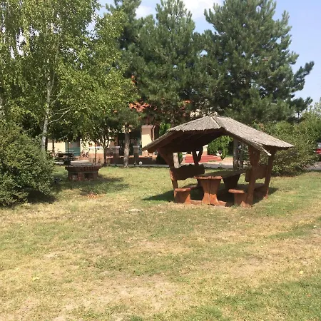 Csaladi Panzio Couette-café Balatonkeresztúr