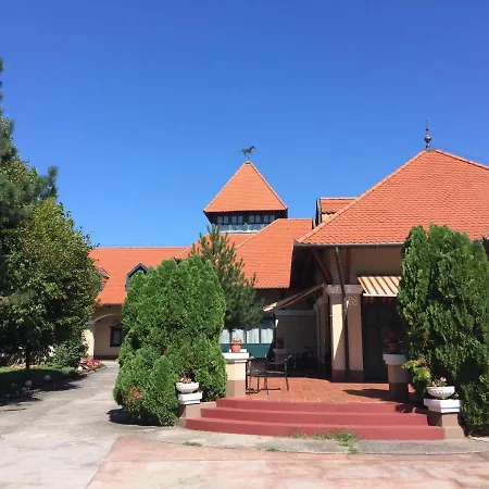 Csaladi Panzio * Balatonkeresztúr