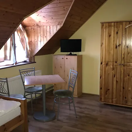 Csaladi Panzio Bed & Breakfast *