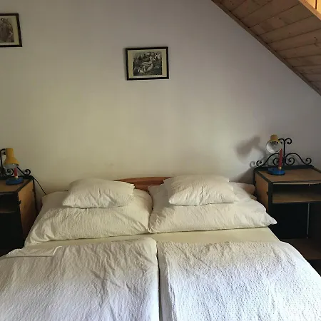 Csaladi Panzio Bed & Breakfast