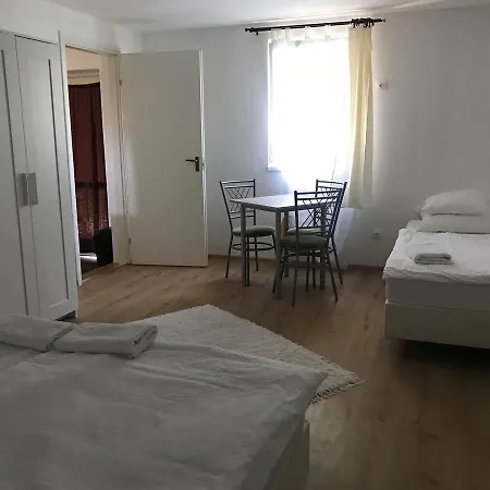 Bed & Breakfast Csaladi Panzio