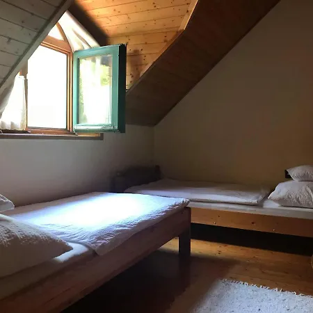 Csaladi Panzio * Balatonkeresztur