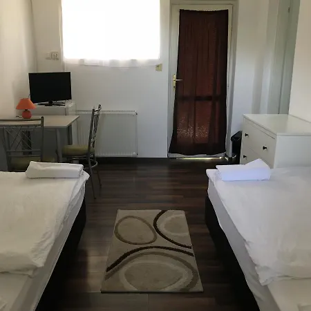 Bed & Breakfast Csaladi Panzio Balatonkeresztur