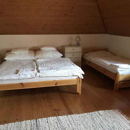 Csaladi Panzio Couette-café Balatonkeresztúr